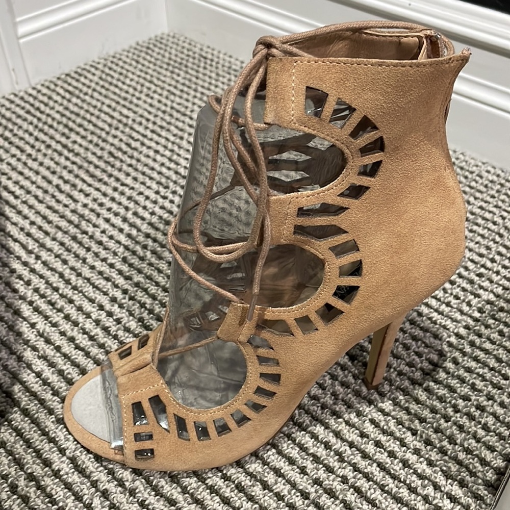 NWT ShoeMint Nide lace up Heel